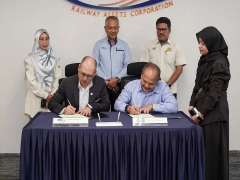 Majlis Penyerahan Projek Bagi Kerja-Kerja Membina Platform Tambahan untuk Tren DMU untuk Hentian Kg Sirian