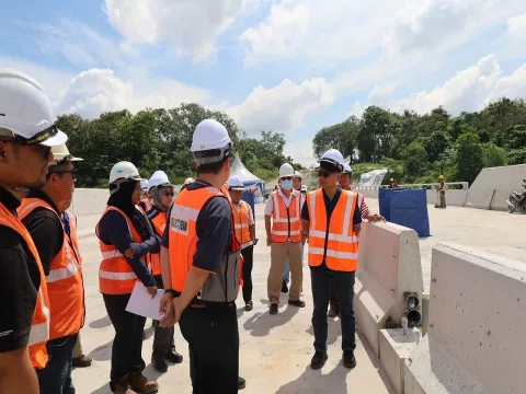 Lawatan ke Projek Cadangan Mereka Bentuk, Membina dan Menyiapkan Viaduct Merentasi Depoh Kempas Baru